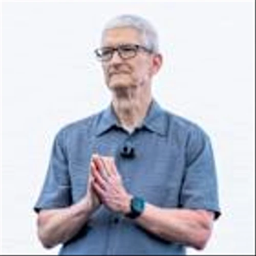 Apple CEO Tim Cook has created more shareholder value than Steve Jobs. But suddenly his weaknesses are on display in the AI era