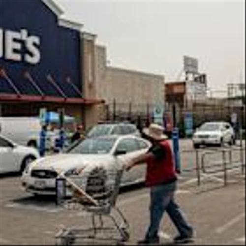 Lowe’s Boosts Full-Year Revenue Outlook, to Buy Home-Professional Firm for $8.8 Billion