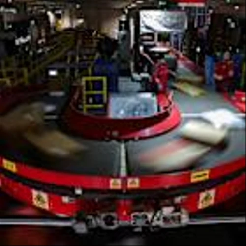 JD.com steps up on-demand local services battle with food app and review platform