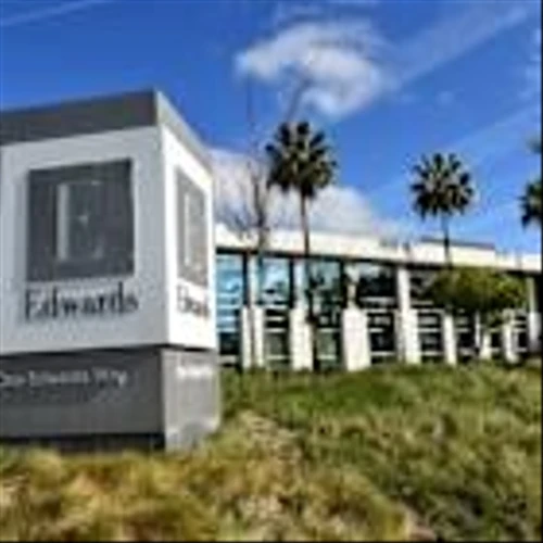 Edwards Lifesciences Stock: Is EW Outperforming the Healthcare Sector?