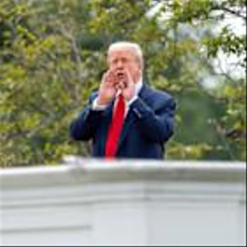 Trump signs executive order putting pressure on big banks over 'politicized debanking'