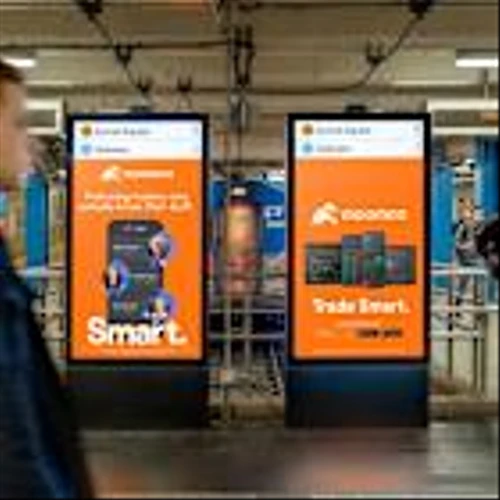 Moomoo Engages 3.4 Million NYC Commuters with "Trade Smart" OOH Campaign for Q4 Earnings Season