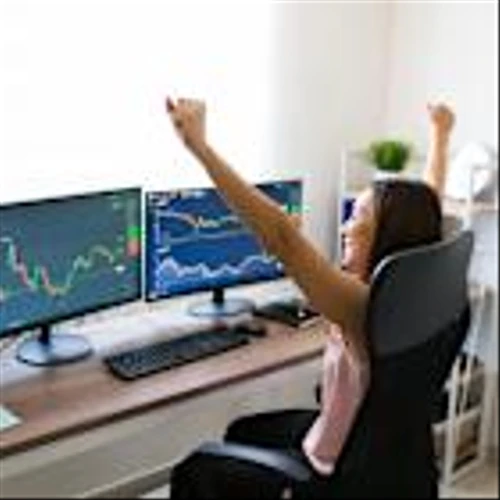 3 Fantastic Growth Stocks to Buy in August