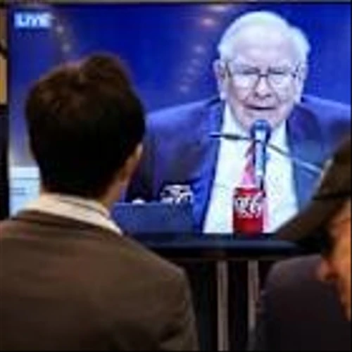 Berkshire’s Geico Boss Todd Combs Leaves for JPMorgan Ahead of Buffett Retirement