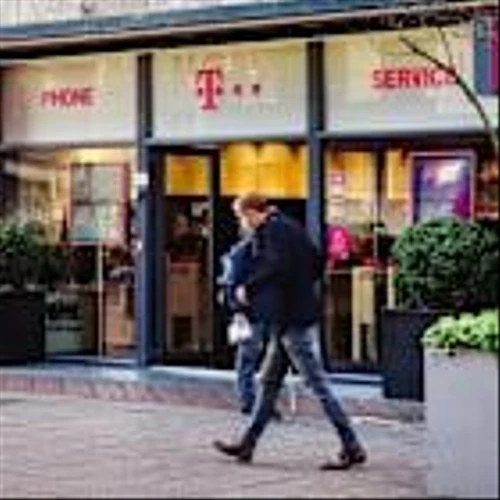 T-Mobile fixes big smartphone pain point, Verizon mad, AT&T sues