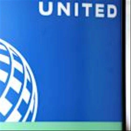 United Airlines Tech Issue Grounds Hundreds of Flights. The Stock Shrugs.