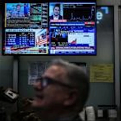 Janus Henderson fund manager says investors should cut exposure to stocks as recession looms