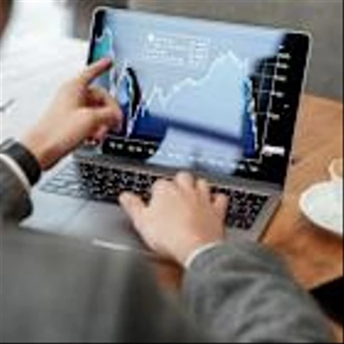 Can Intel (INTC) Rebound on AI Catalysts, Government Stake? Analyst Comments