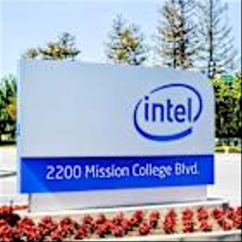 Intel Stock Is in a ‘Catch-22’ Scenario. How Should You Play INTC Here?