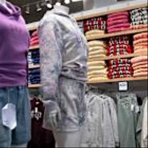 Gap Beat Earnings. The Stock Is Dropping.