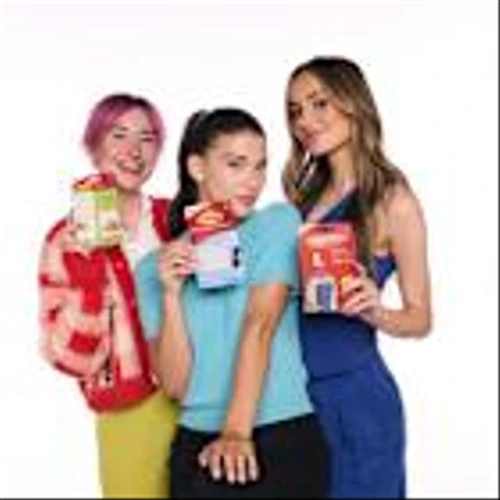 Command Brand joins forces with Tay Nakamoto, Phoebe Gates & Sophia Kianni to help curate your college aesthetic like a pro