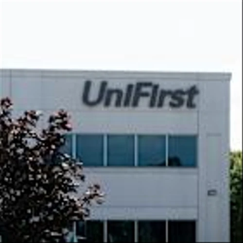 UniFirst Maintains Outlook; Fiscal First-Quarter Earnings Decline