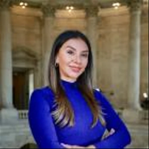 Entravision’s White House Correspondent Stephanie Ochoa Honored with 2024 Foreign Press Excellence Award