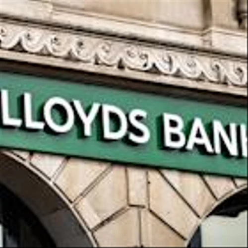 Lloyds to review staff bank data use in pay discussions