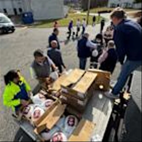 A Hearty Helping for the Holidays: Republic Services Distributes 1,000 Turkeys Across Tennessee