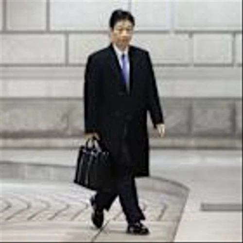 BOJ’s Deputy Chief Hints at More Rate Hikes, Without Rushing