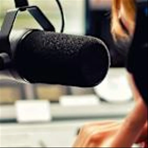 Is Fox (FOXA) Pricing Reflect Shifting Media Trends And Recent Share Performance Moves