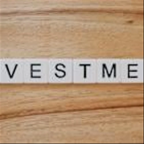 Top EM Fund Shifts From Alibaba to Samsung on AI Hardware Bet