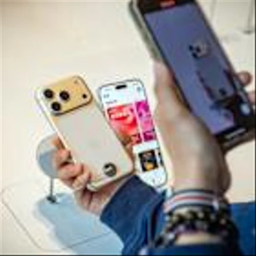 Apple iPhone 17 Shoppers Notice Scratches on Blue Pro, Black Air