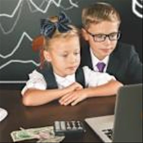 'They Want Their Own DoorDash, They're Gonna Be the Ones That Are Paying for It.' Influencer Defends Teaching Money by Making Her Tweens Cover Extras