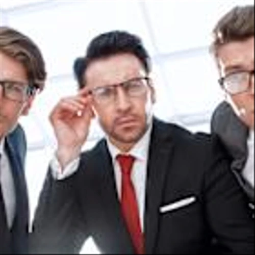 Apollo vs. KKR & Co.: Which Asset Manager Offers More Upside Now?