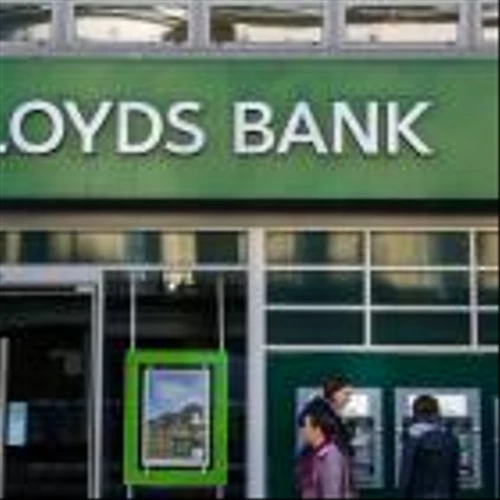 Lloyds Bank will tie its senior bankers’ 2024 bonuses to their office attendance