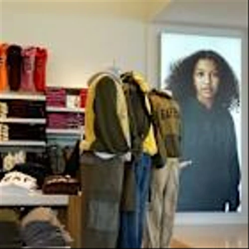 Gap Stock Slides; Company Warns of Up to $300 Million in Tariff Costs