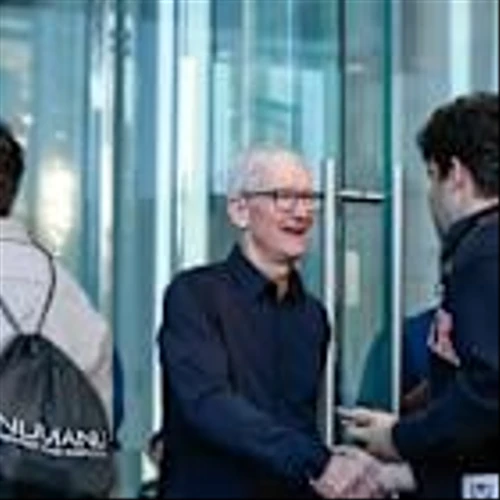 Apple Expects Big December Quarter on iPhone Upgrades