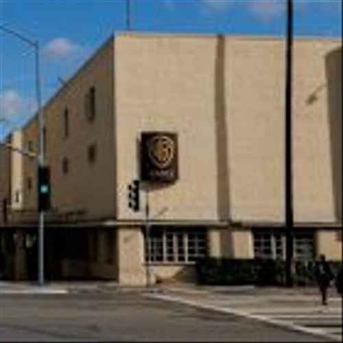 Paramount, Comcast and Netflix Submit Bids for Warner Bros. Discovery