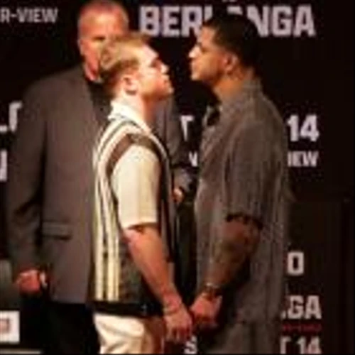 Alvarez aims to stop knockout artist Berlanga in latest title defence