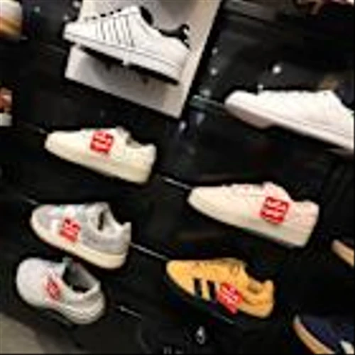Shuffle Board: Dick Exec Heads Foot Locker, Depop Exec Returns to Etsy