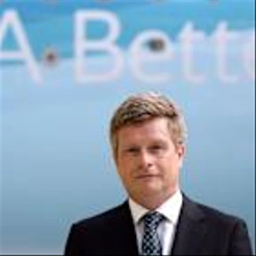 British Airways owner threatens to shift investment to Madrid amid Heathrow row