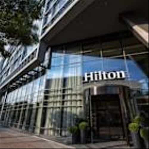 Hilton's Q1 Earnings Surpass Estimates, Revenues Rise Y/Y